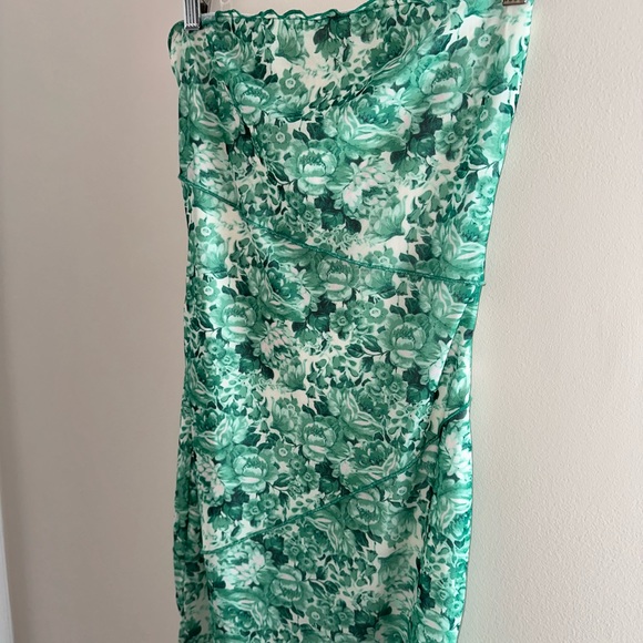 Like New ShowPo Strapless MIDI Dress Size 6 - Picture 7 of 12
